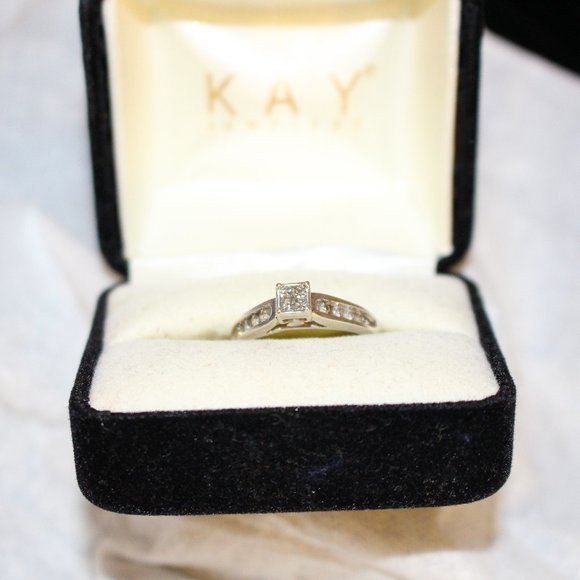 GORGEOUS .40 ctw Diamond Engagement Ring in 14K White Gold - Picture 6 of 7